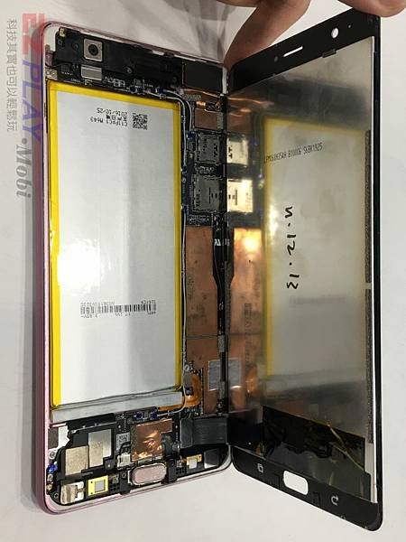 大屏幕ASUS A001耗電快且充電孔鬆動不能充電還我追劇人