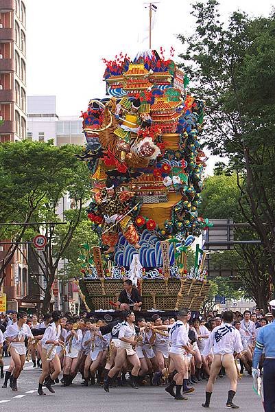 800px-Hakata_gion_yamakasa_2005_01