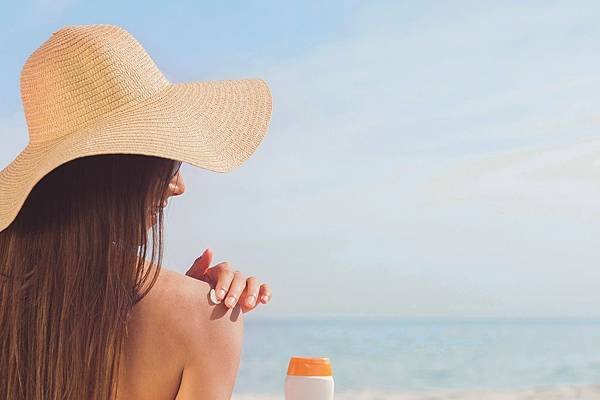 sunbather-3721835_1280.jpg
