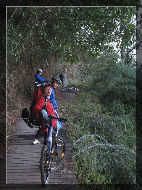 10-2登山啟程-尿尿小橋.jpg