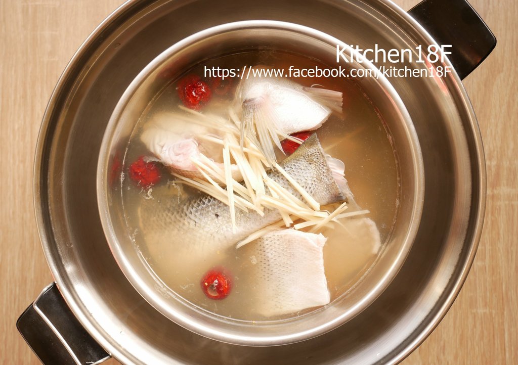 電鍋-藥膳鱸魚湯 (4).jpg