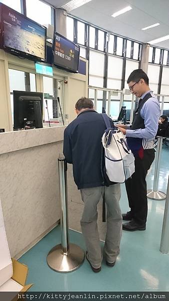出發來去香港吃東西買東西趣
