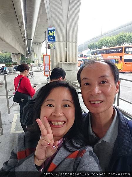 出發來去香港吃東西買東西趣