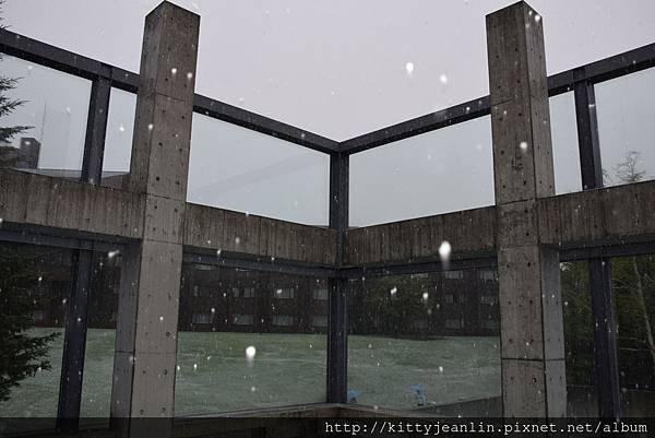 飛雪的水教堂晨見學