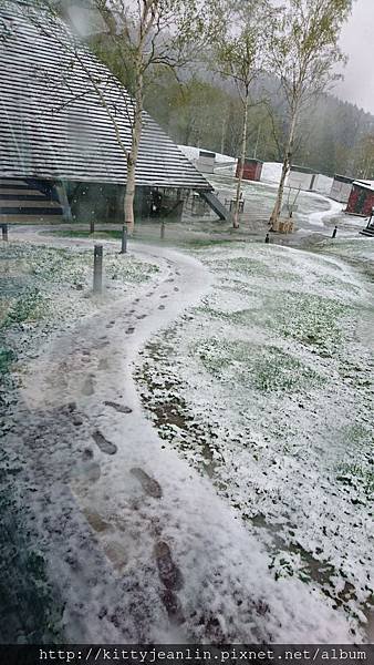 積雪的星野