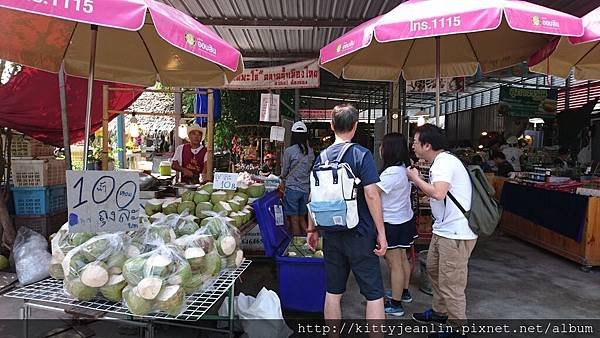 來去水上市場玩耍囉