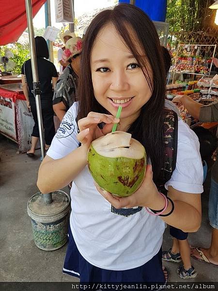 來去水上市場玩耍囉