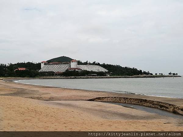 漫步 黑沙海灘