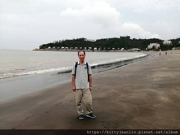 漫步 黑沙海灘