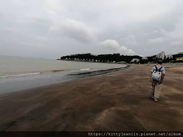 漫步 黑沙海灘