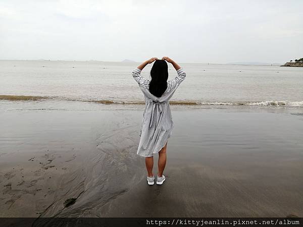 漫步 黑沙海灘