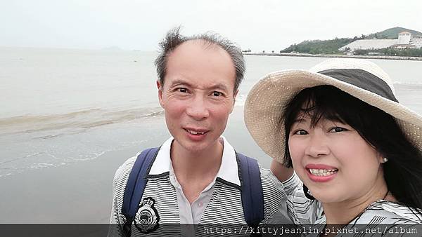 漫步 黑沙海灘