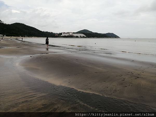 漫步 黑沙海灘