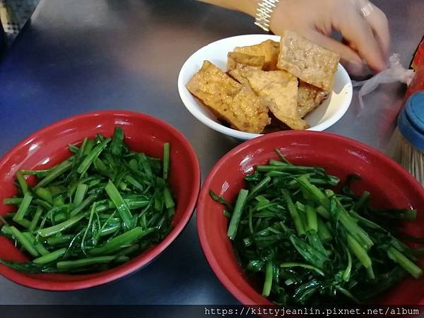 成功路泉焢肉飯