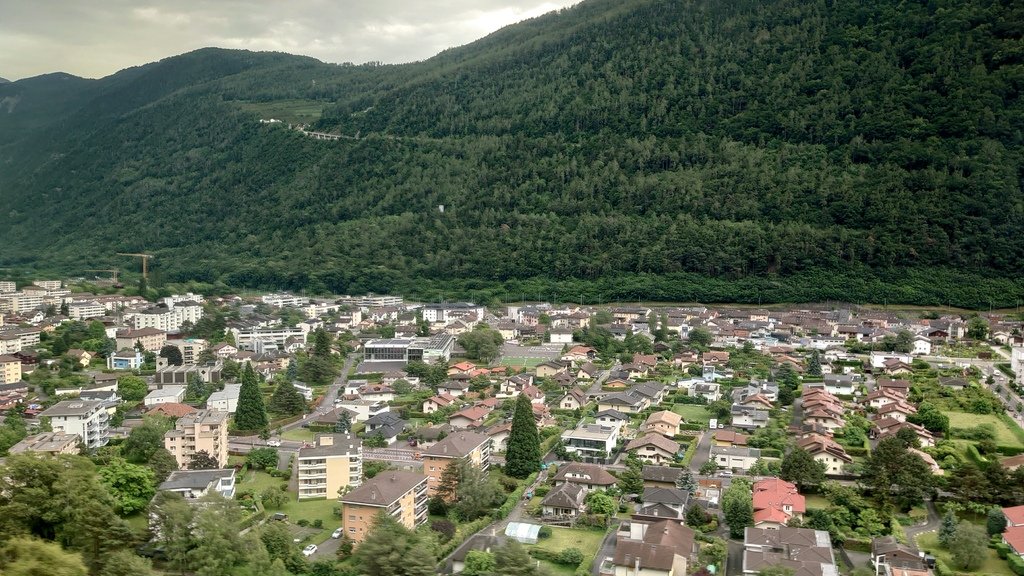 純瑞之旅 - 西庸古堡 - 少女峰 - 伯恩 - 施圖斯 -