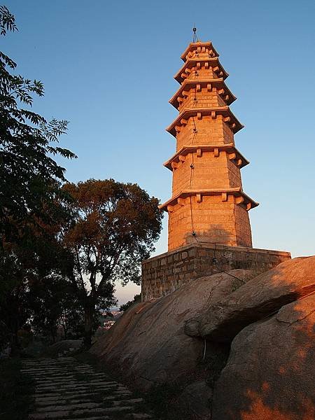 茅山塔_-_Maoshan_Pagoda_-_2014.09_-_panoramio.jpg