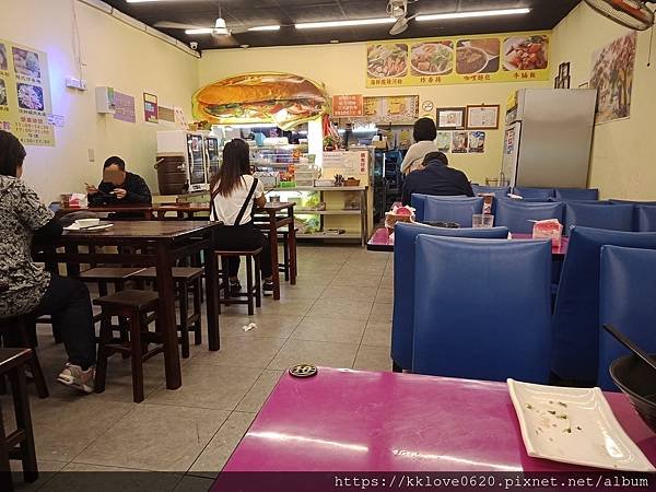 「佩佩越式美食館」店內01.jpg