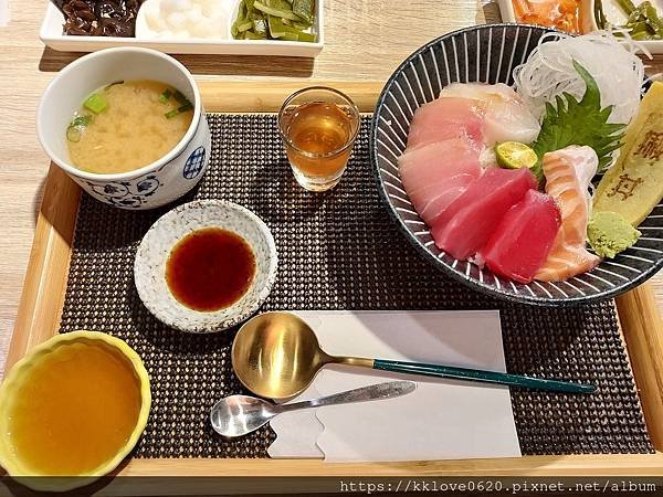 「揪丼」小資海鮮丼.jpg