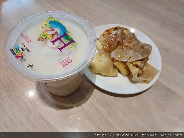 「榮記豆漿」豆漿+蛋餅.jpg