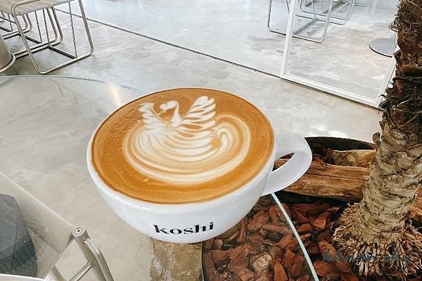 【內湖美食】2024新開幕Koshi Cafe灰白簡約風格早