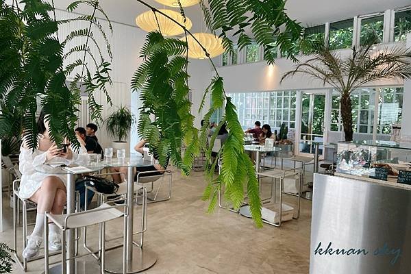 【內湖美食】2024新開幕Koshi Cafe灰白簡約風格早