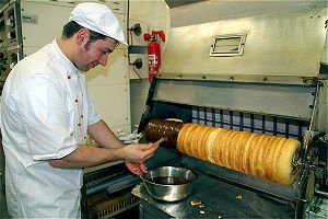 300px-Baumkuchen_BMK.jpg