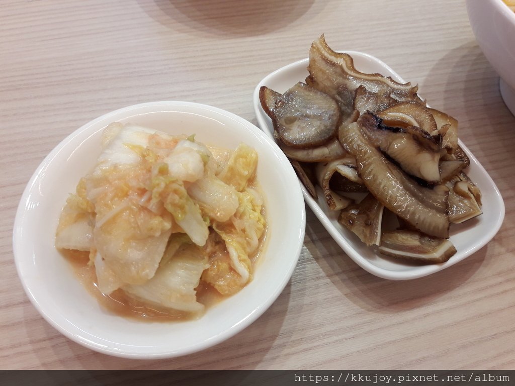 小元心燃麻辣堂|麻辣乾拌燃麵、麻辣滷肉飯|番茄麻辣煲|白胡椒