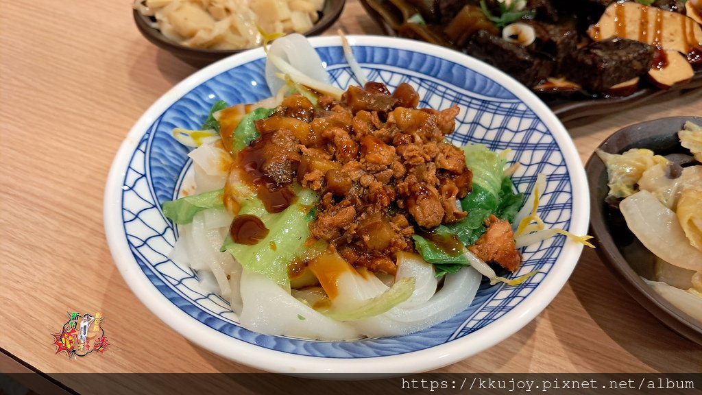 台中大里美食|林記飯館|大里滷肉飯便當|銅板價美食|控肉軟Q