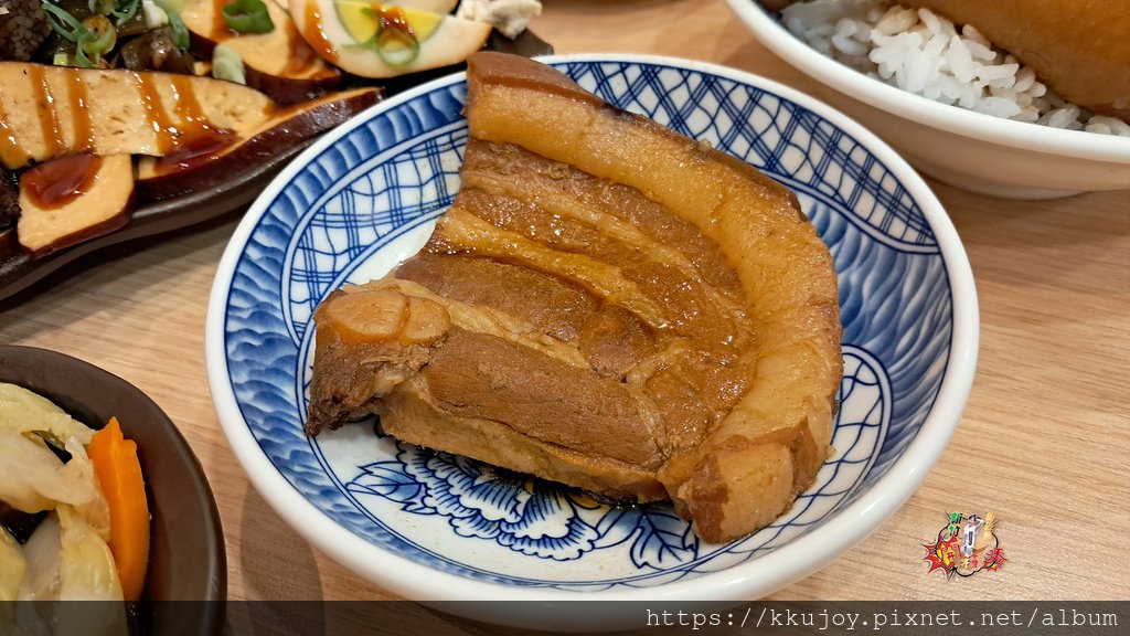 台中大里美食|林記飯館|大里滷肉飯便當|銅板價美食|控肉軟Q