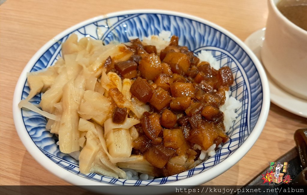 台中大里美食|林記飯館|大里滷肉飯便當|銅板價美食|控肉軟Q