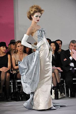 Lindsay+Ellingson+Paris+Fashion+Week+Haute+42EtZf_zkNhl.jpg