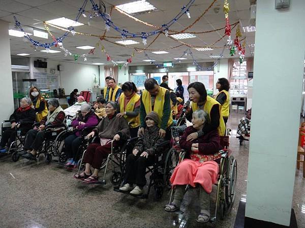 1040111中山區團委會至市立醫院關懷長者活動.jpg