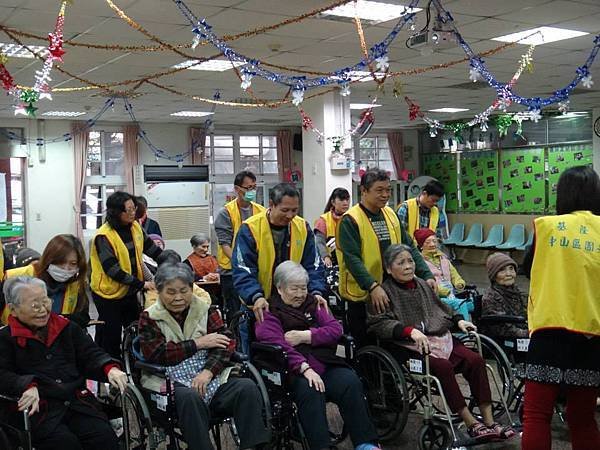 1040111中山區團委會至市立醫院關懷長者活動 (1).jpg