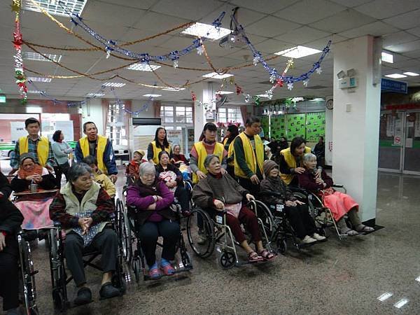 1040111中山區團委會至市立醫院關懷長者活動 (3).jpg