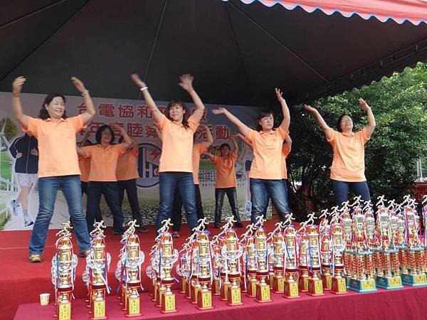 1040523救國團基隆市中山區團委會支援協和發電廠104年睦鄰路跑 (14).jpg