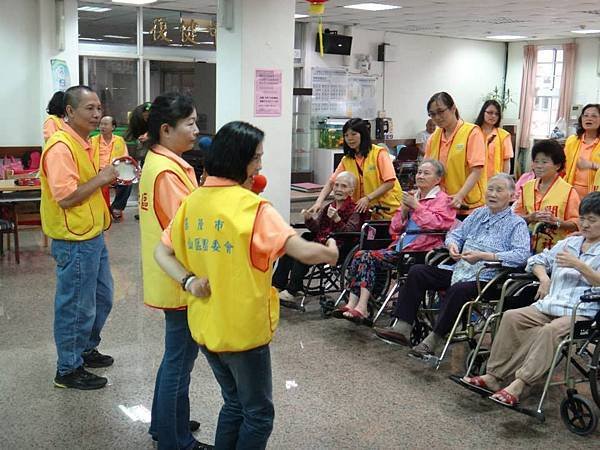 1040913救國團基隆市中山區團委會市至立醫院關懷長者活動 (4).jpg