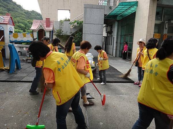 1040913救國團基隆市中山區團委會社會綠美化活動 (2).jpg