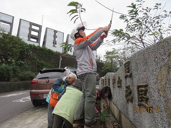 1061221救國團基隆市中山區團委會團委會社區綠美化 (2).JPG