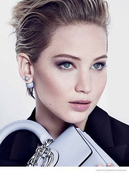 jennifer-lawrence-miss-dior-pearlearrings-2014-fall-ad-campaign02