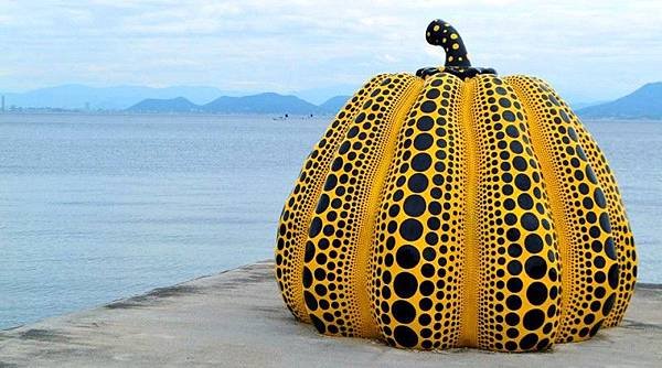 naoshima-yellow-pumpkin-800x445