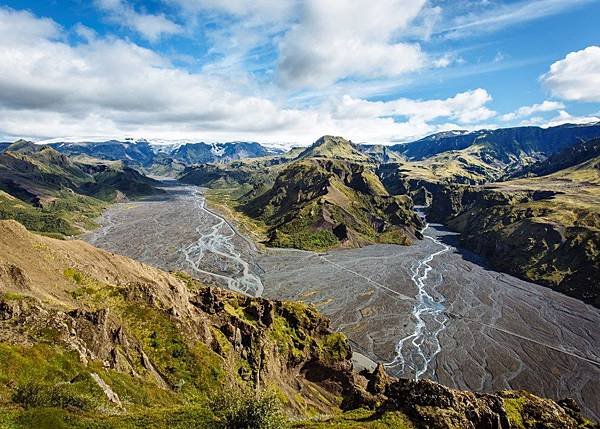 thorsmoerk-is-a-gorgeous-valley-in-south-iceland-2