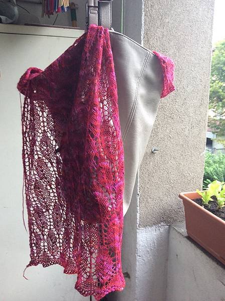 Leaf Lace Scarf 葉子蕾絲圍巾(二絞)1.jpg