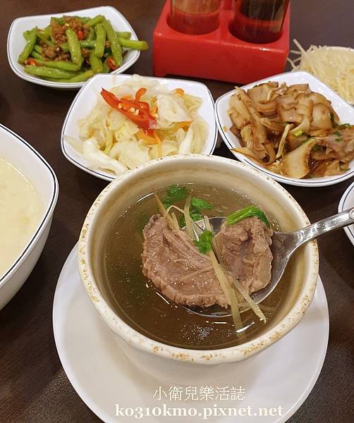 高雄楠梓人氣美食．北平楊寶寶蒸餃