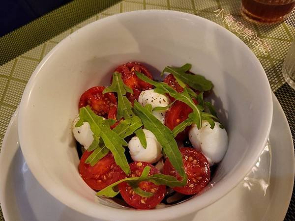 花蓮市美食．肉肉餐桌．花蓮必吃原塊牛肉！花蓮牛排館｜花蓮排餐｜花蓮約會餐廳｜花蓮東大門夜市美食