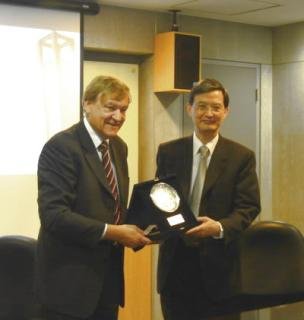 元智大學副校長江行全與西雪梨大學副校長John.jpg