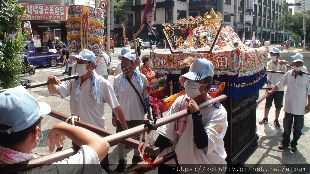 台南三鯤鯓天宮壇神轎.jpg