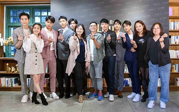 《We Best Love》今舉辦卡司發佈會，左起為范姜彥豐、辛樂兒、李齊、羅德弘、楊宇騰、編劇林珮瑜、導演姜瑞智、張睿家、林子閎、石知田、監製蔡妃喬、製作人潘心慧_結果娛樂提供.JPG