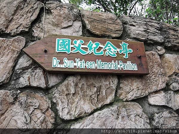107.3.3 空污中的十八尖山-國父紀念亭1.JPG