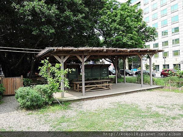 107.4.22 綠園道食物森林5.JPG