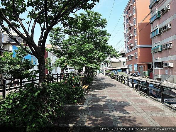 107.4.26 東山濕地生態教學公園外-汀甫圳步道.JPG